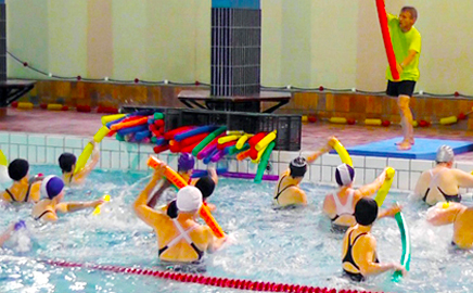 Séance d'aquagym à Paris sur la piscine Parmentier à l'APSAP-VP