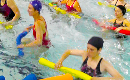 Séance d'aquagym à Paris sur la piscine Dunand à l'APSAP-VP