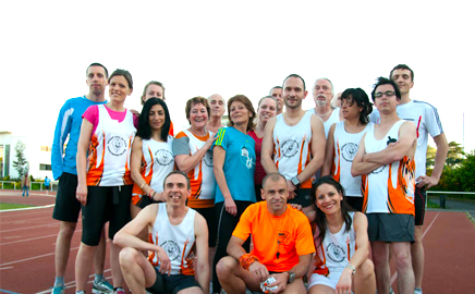 Entraînement sur la piste d'athlétisme avec la section course de l'APSAP-VP à Paris